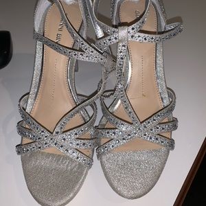 NWT Gianni Bini 8.5 silver heels